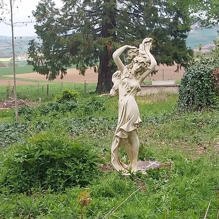 Dans Un Chateau * Les Pradeaux